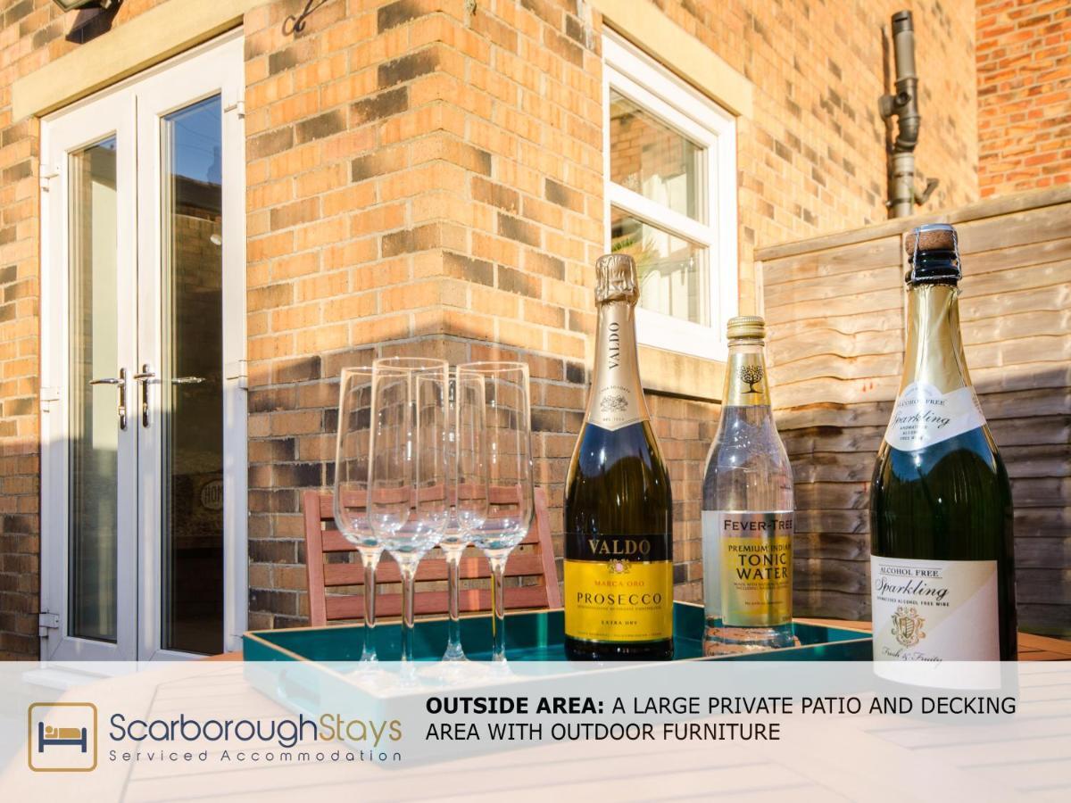 Hibernia Place, 3 Bedroom Townhouse With Patio & Seating Area - Free Parking Scarborough Eksteriør bilde