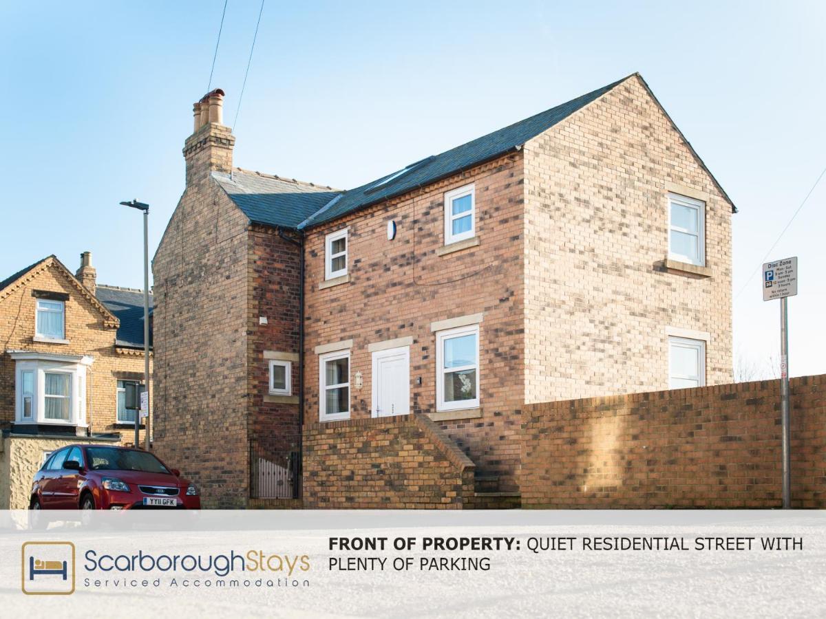 Hibernia Place, 3 Bedroom Townhouse With Patio & Seating Area - Free Parking Scarborough Eksteriør bilde
